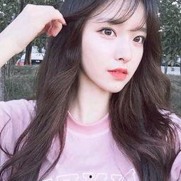 短发可爱女生网红吃瓜,可爱瞬间引网友热议